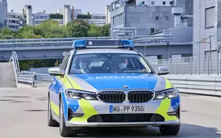 Niemiecka policja chwali się nowymi BMW. To nowocześniejsze auta od polskich radiowozów