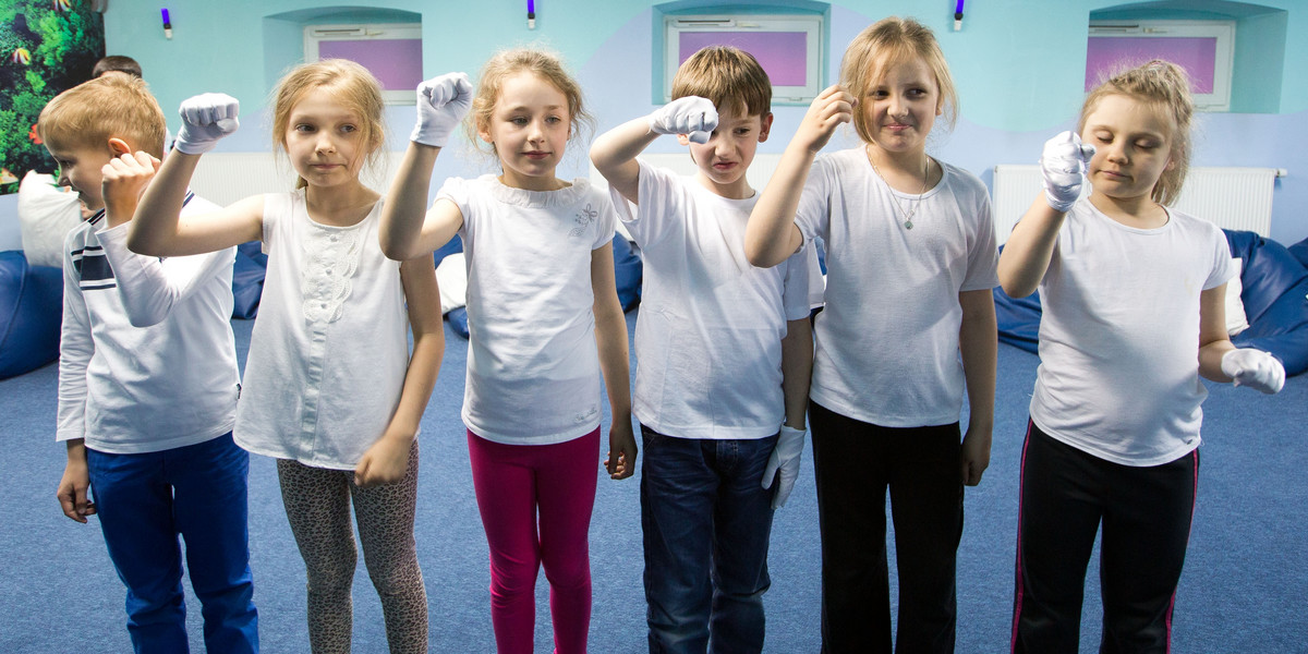 Dzieci uczą się języka migowego w Siewierzu
