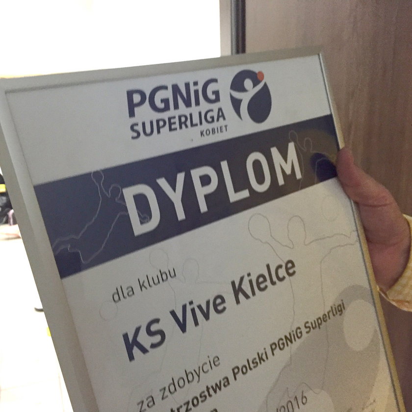 Vive Tauron Kielce otrzymał dyplom dla zwyciężczyń żeńskiej Superligi!