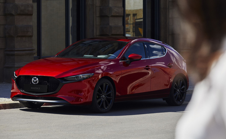 Nowa Mazda 3 ujawniona i zawstydzi hybrydy. Pod maską