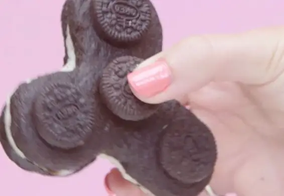 Wegański fidget spinner z Oreo. On naprawdę się kręci