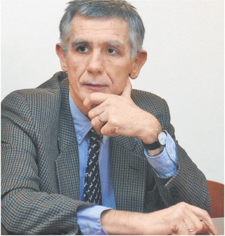 Człowiek, który zmusił lekarzy i prawników do kas fiskalnych