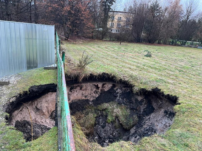 Zapadlisko na posesji przy ul. Górniczej w Trzebini