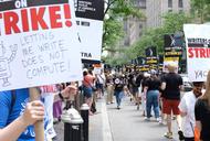 Manifestacja aktorów i scenarzystów na nowojorskim Times Square