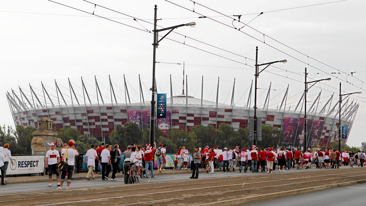 Zarządca Stadionu Narodowego zażądał 152 miliony złotych odszkodowania od koncernu Alpine - donosi "Dziennik Gazeta Prawna". Obiekt zaledwie kilka dni po tym, jak ostatni piłkarze z murawy, stał się miejscem, a raczej celem kolejnej rozgrywki.