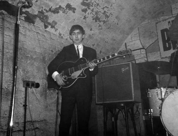 George Harrison w The Cavern Pub w Liverpoolu, 1962 r.