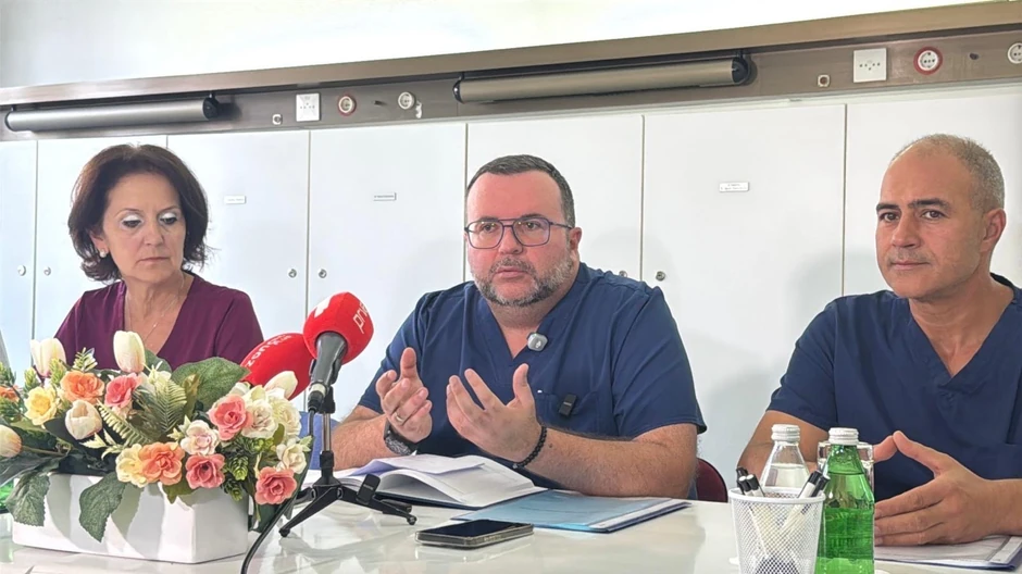 Dr Milan Lazarević sa kolegama u UKC Niš