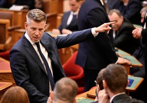 Novoizabrani premijer Mađarske Peter Mađar govori tokom inauguracione sednice mađarskog parlamenta u Budimpešti