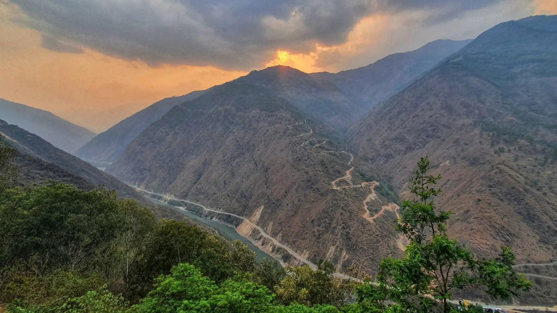 Bhutan wprowadzi najwyższy podatek turystyczny na świecie. To państwo z ujemną emisją CO2