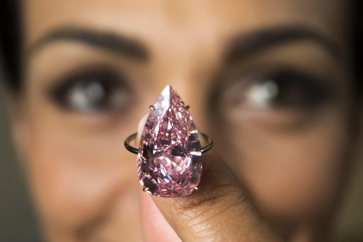 'The Unique Pink' diamond auction 