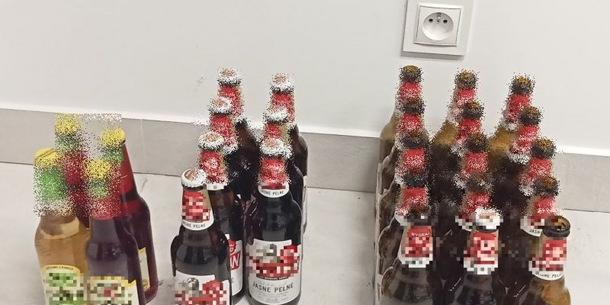 Złodzieje ukradli 56 butelek piwa.