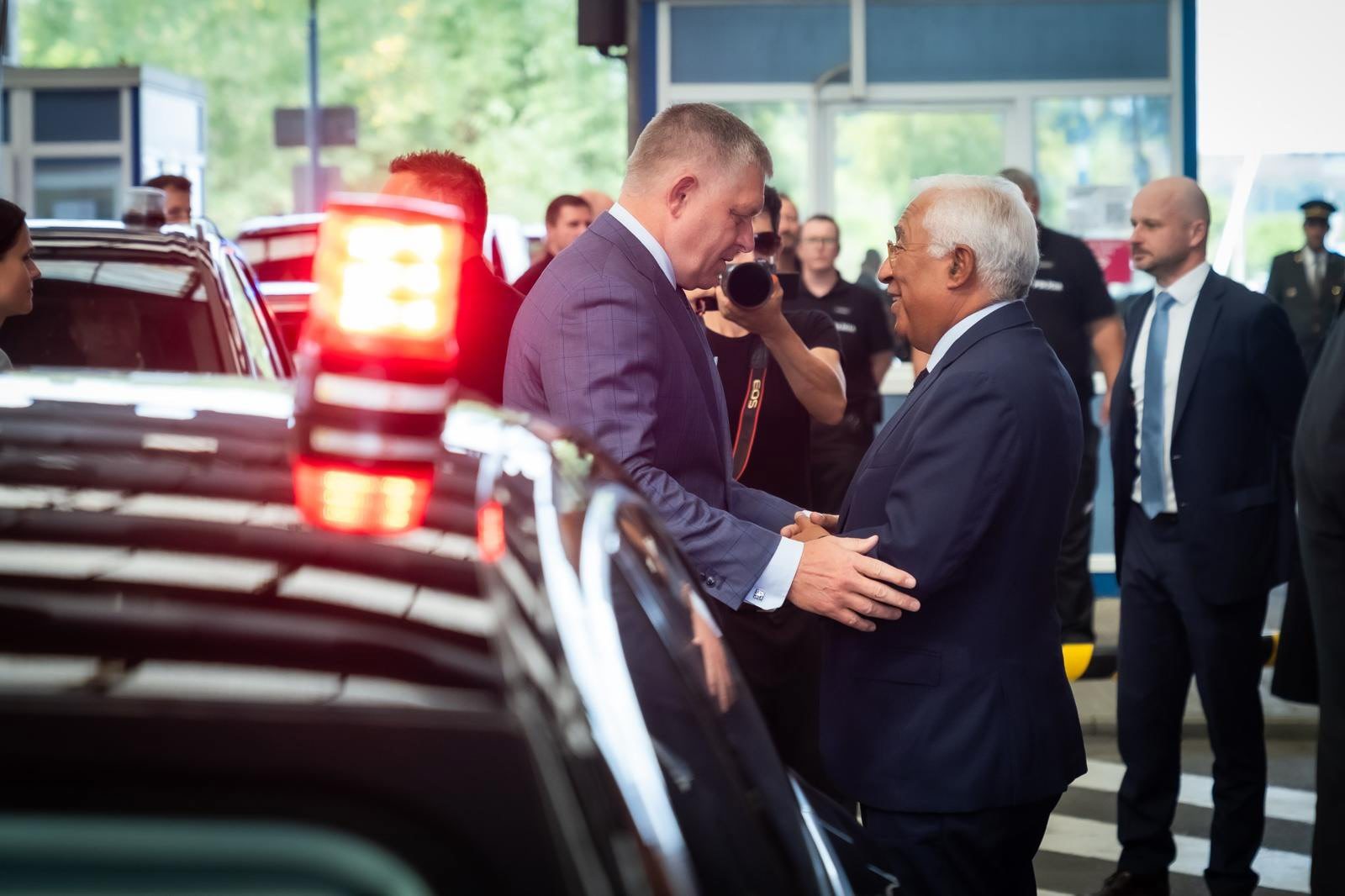 Predseda Európskej rady António Costa a slovenský premiér Robert Fico.