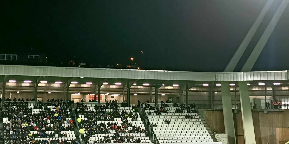 Stadion w trakcie meczu Wyspy Owcze - Polska.