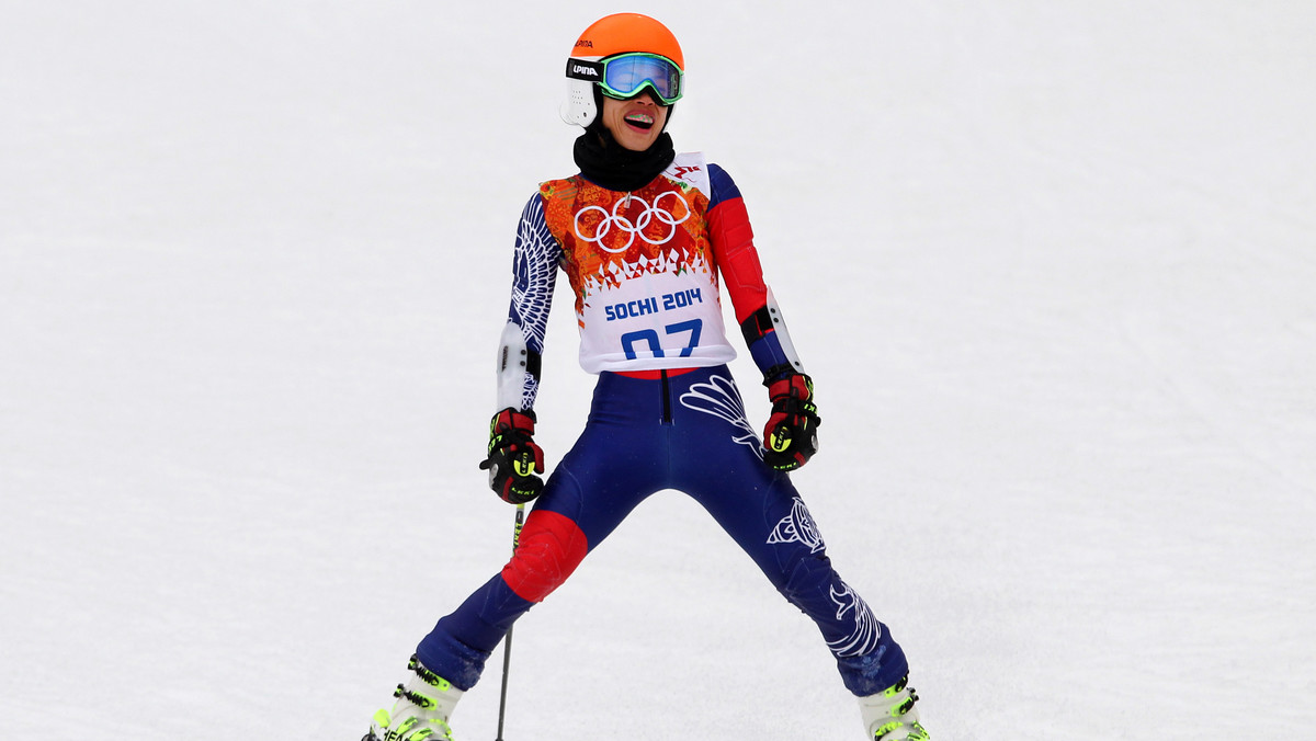 Cały świat mówił o starcie znanej skrzypaczki Vanessy Mae na zimowych igrzyskach olimpijskich w Soczi. Zaledwie po pół roku treningu reprezentowała ona w Rosji barwy Tajlandii w narciarstwie alpejskim. Teraz okazuje się, że w ogóle nie powinna tam pojechać. Najprawdopodobniej bowiem sfałszowane zostały wyniki zawodów, które stanowiły kwalifikację.