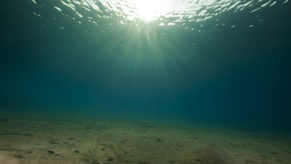 Na dnie Atlantyku odkryto niedawno jedną z nowych zagadek historii. Według relacji świadków ma się tam znajdować starożytna piramida zatopiona przez wody oceanu.