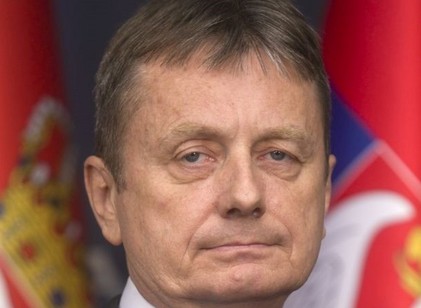 Továbbra is életveszélyben van az élő adásban stroke-ot kapott szerb miniszter című cikk nyitóképe
