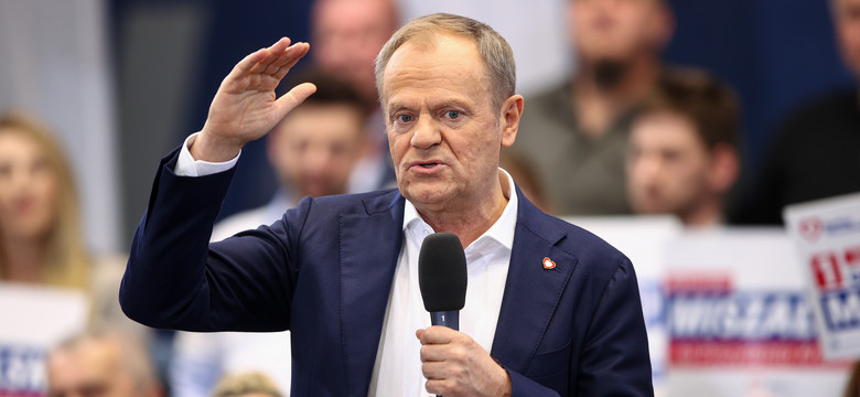 "Stan Wyjątkowy". Tusk czyści do spodu. Morawiecki kocha PSL. A pan od pizzy kosi miliony [PODCAST]