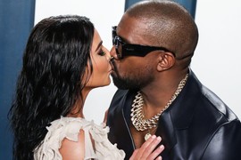 ŠOK! KANJE VEST PRIZNAO DA JE GEJ? Nakon što je rekao da je ORALNO ZADOVOLJAVAO ROĐAKA, kaže da VOLI MUŠKARCE, a u braku je sa ŽENOM i bio oženjen Kim Kardašijan