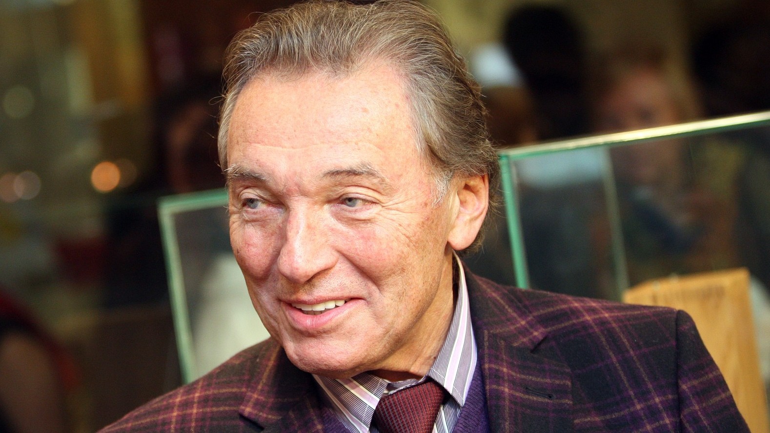 Český spevák Karel Gott.