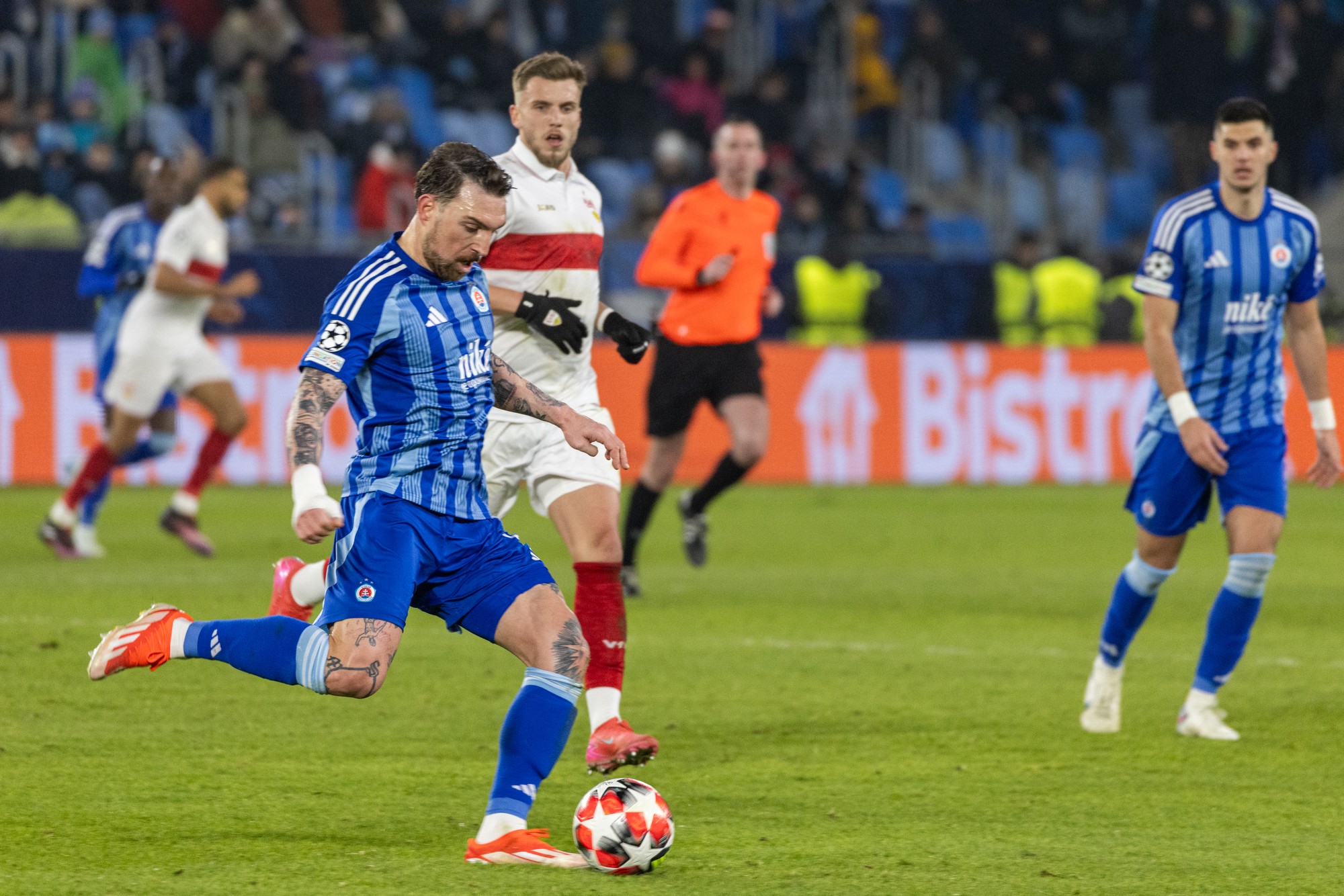Zápas Ligy majstrov v Bratislave: Slovan Bratislava - VfB Stuttgart.