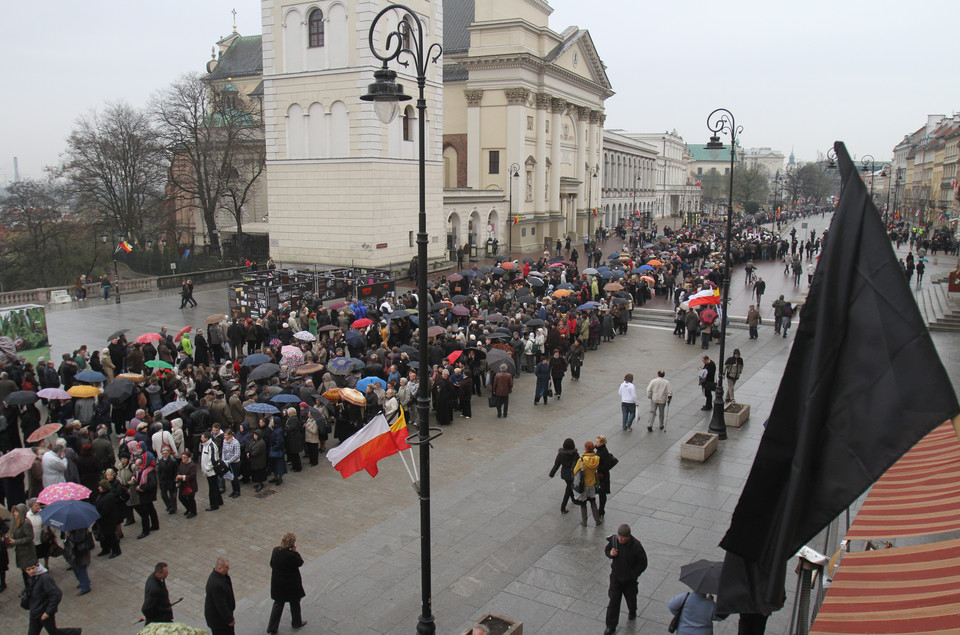 WARSZAWA HOŁD DLA PARY PREZYDENCKIEJ ŻAŁOBA