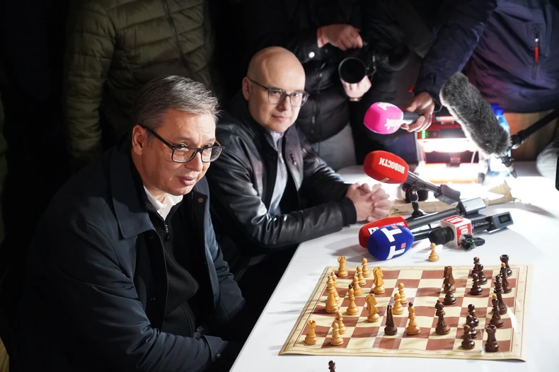 Vučić posetio studente u Pionirskom parku