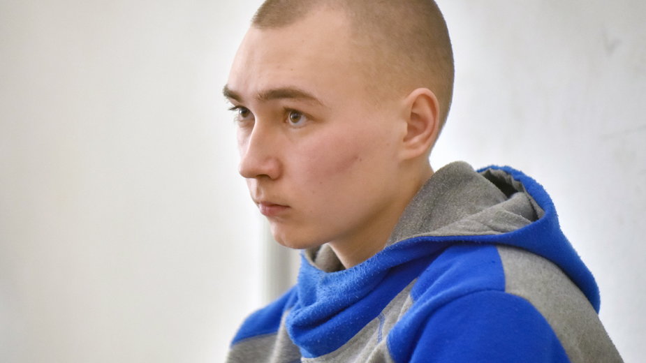 Wadim Sziszimarin to pierwszy żołnierz sądzony za zbrodnie wojenne popełnione przez Rosjan w Ukrainie