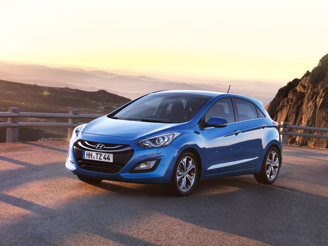 Wygodę obsługi ma zapewnić zestaw wskaźników z wyświetlaczem LCD (typu Supervision Cluster) obecny także w modelu i40 czy system nawigacji wyświetlany na 7-calowym dotykowym ekranie