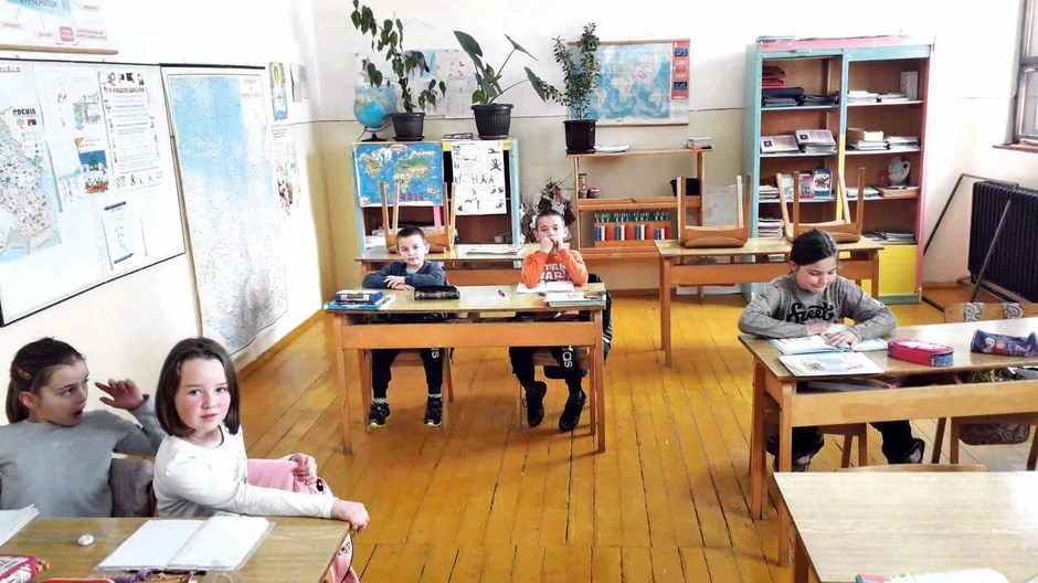 U učionici seoske škole izdvojenog odeljenja OŠ "Mihailo Baković" iz Seljašnice osmoro je đaka 