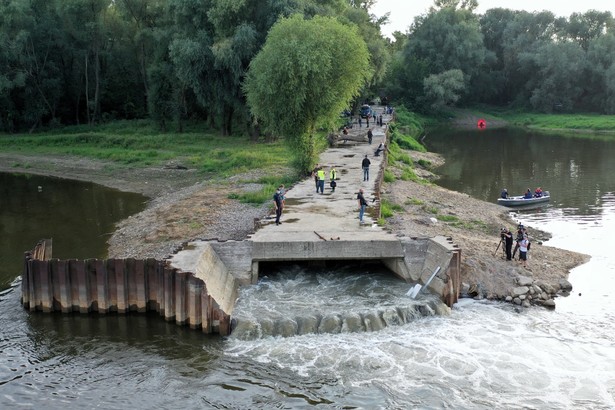 Awaria oczyszczalni ścieków "Czajka". Wojsko wybuduje most pontonowy na Wiśle