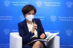 Maląg: Bieda już nie ma twarzy dziecka