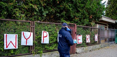 Policjanci nie upilnowali willi prezesa. Internauci zebrali kasę