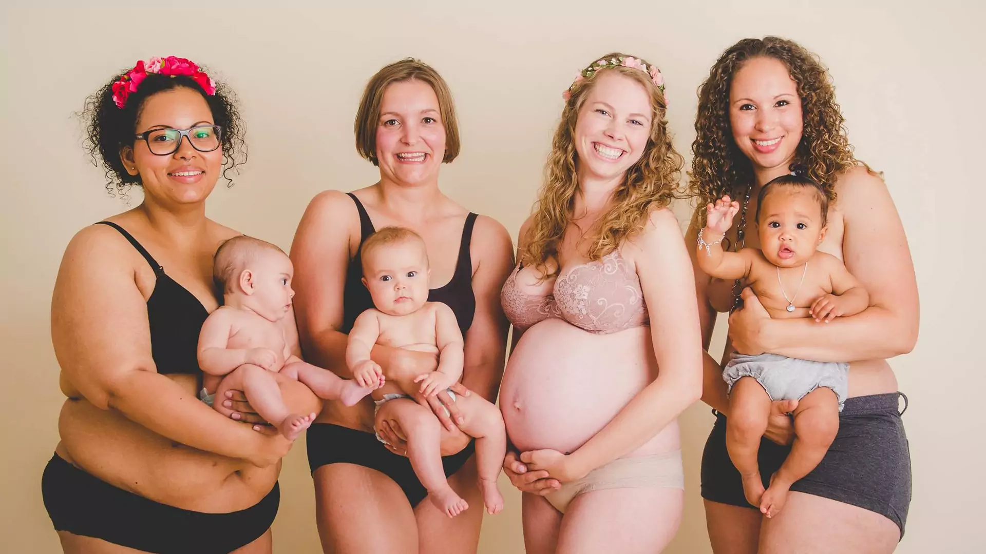 Kobiety po ciąży bez retuszu. Zamiast wstydzić się swoich ciał z dumą je prezentują. I słusznie! (ZDJĘCIA)