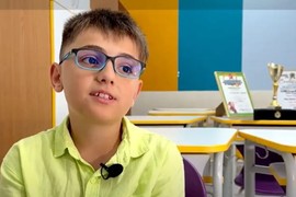 Majka ga je ostavila, živi na ivici siromaštva, a on u 12. godini rešava matematičke zadatke BRŽE OD KOMPJUTERA: "Srećan sam kad mi TATA KUPI PAPUČE"