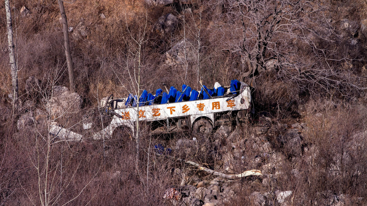 CHINA BUS ACCIDENT KILLS 20 (A bus accident kills 20 in central China.)