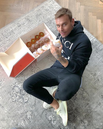 Dawid Woliński z pączkiem