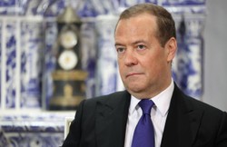 Fundacja Clooney’a walczy z rosyjską propagandą. Reakcja Miedwiediewa