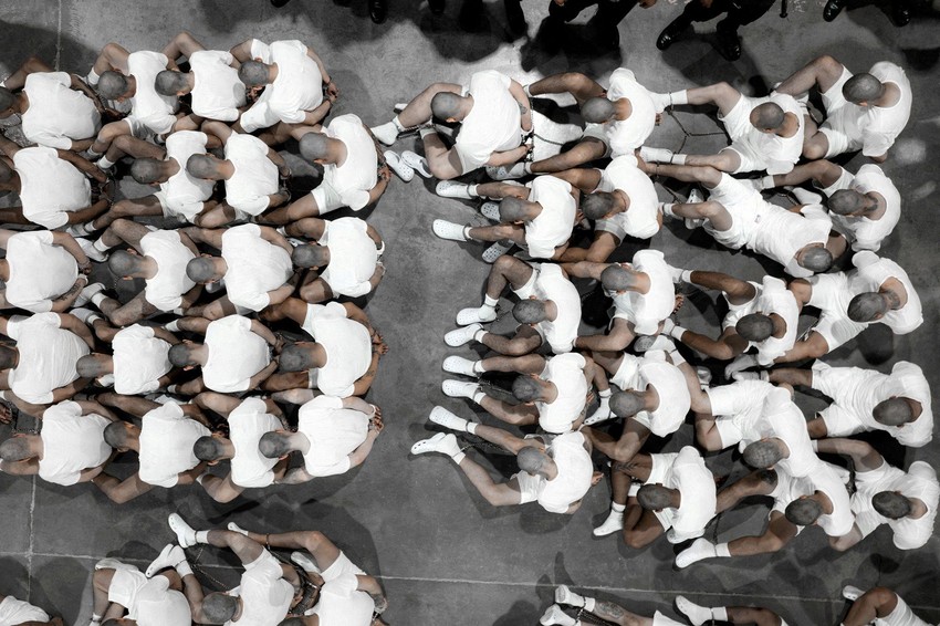 Amerika deportuje navodne pripadnike venecuelanske bande Tren de Aragua u zatvor Cecot u El Salvadoru | Foto: Reuters