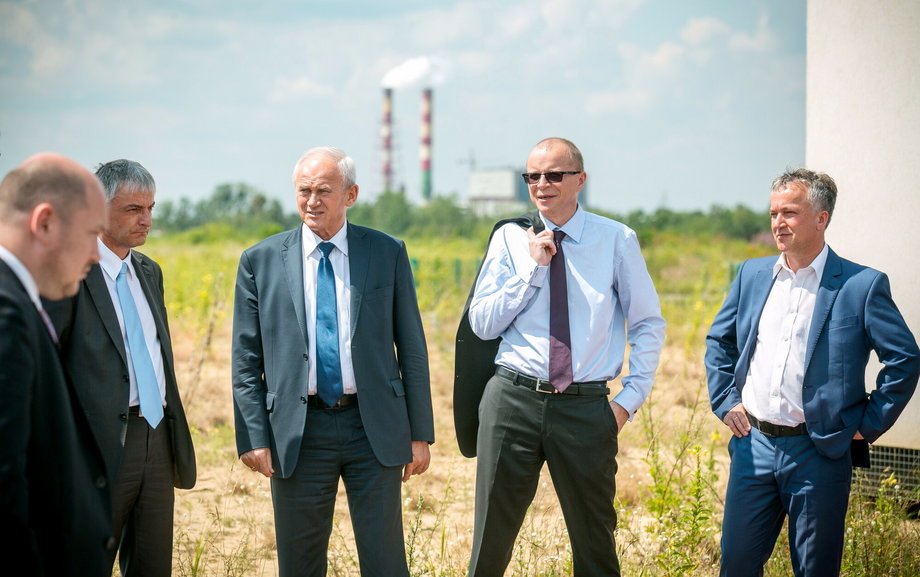 Spotkanie ministra energii Krzysztofa Tchórzewskiego (trzeci od lewej) z radą nadzorczą Energi ws. elektrowni w Ostrołęce.