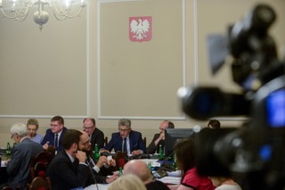 Komisja za projektem ustawy o TK opartej na propozycjach PiS. Opozycja protestuje