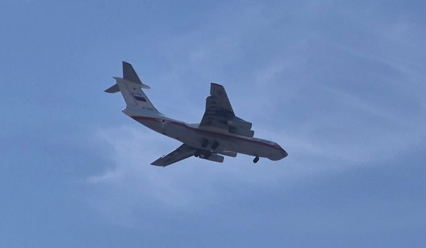 Avion "Iljušin 76" za gašenje požara sleće na aerodrom u Nišu