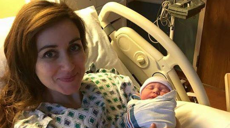 A doktornő elfolyó magzatvízzel még egy másik babaát segített a világra /Fotó: Facebook