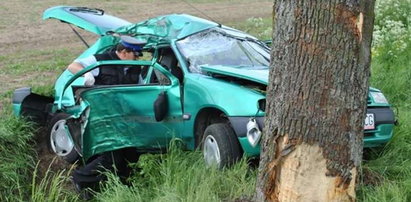 19-latek nie przeżył zderzenia z drzewem