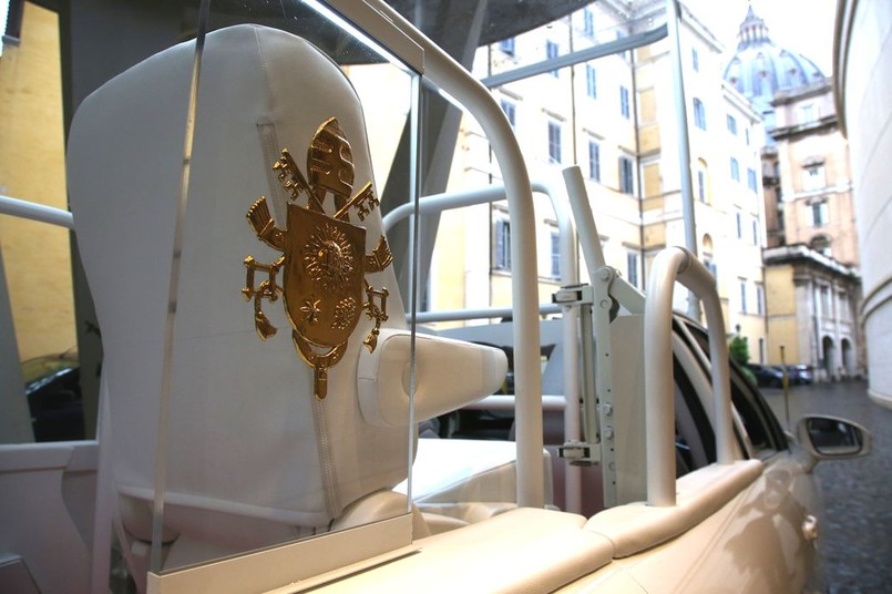 Toyota Mirai Papamobile