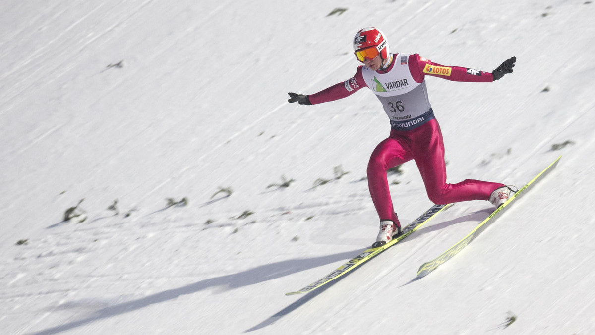 Richard Freitag oddał najlepszy skok podczas pierwszego treningu przed zawodami Pucharu Świata w niemieckiem Klingenthal. Najdalej z Polaków poszybował Kamil Stoch, który zajął jednak dopiero 13. miejsce. Druga seria treningowa została anulowana.