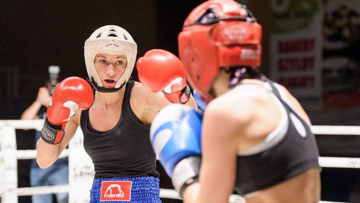 Polska pięściarka - Sandra Drabik (Boxing Kielce) wystąpi w finałowym pojedynku w wadze koguciej (do 51 kg). W środę Polka zapewniła sobie co najmniej srebrny medal na IE w Baku, pokonując w półfinale Rosjankę Sanję Sagatajewą - 40:36. Teraz Sandrę Drabik czeka pojedynek o złoto. W nim Polka zmierzy się z mistrzynią olimpijską, Brytyjką Nicolą Adams, walkę zaplanowano na czwartek o 15:00.