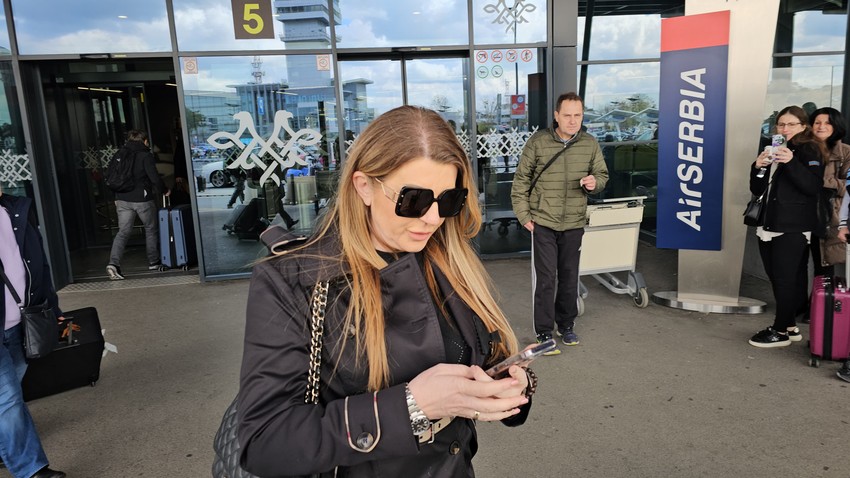 Viki Miljković na aerodromu