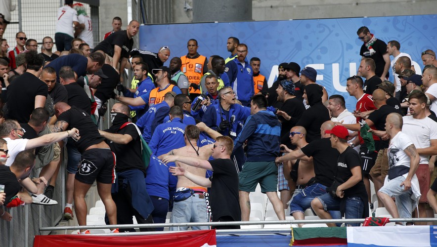 To nie są grzeczni chłopcy. Węgrzy bili się z Policją w trakcie meczu z Islandią