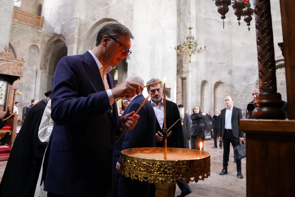 Aleksandar Vučić sa suprugom Tamarom u poseti manastiru Sveti Đorđe   