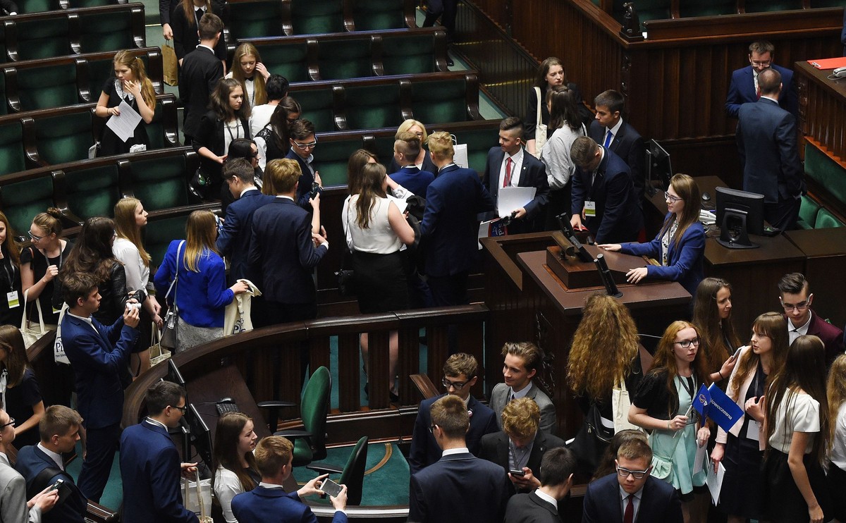 Jakub Hartwich na posiedzeniu Sejmu Dzieci i Młodzieży: Przykro mi, że nie może się ono odbyć w Sejmie